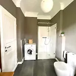 Jethon In Der Gasse *